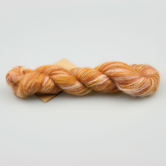 Пряжа MANOS DEL URUGUAY Cabrito (80% кид мохер, 20% полиамид)