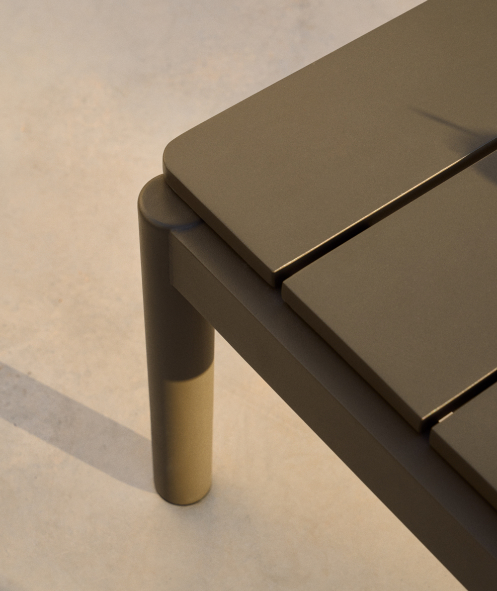 Журнальный столик Sorells из зеленого алюминия 63 x 149 см