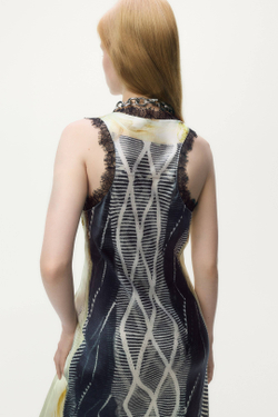 H&M - Glenn Martens Платье из атласа с принтом, черный