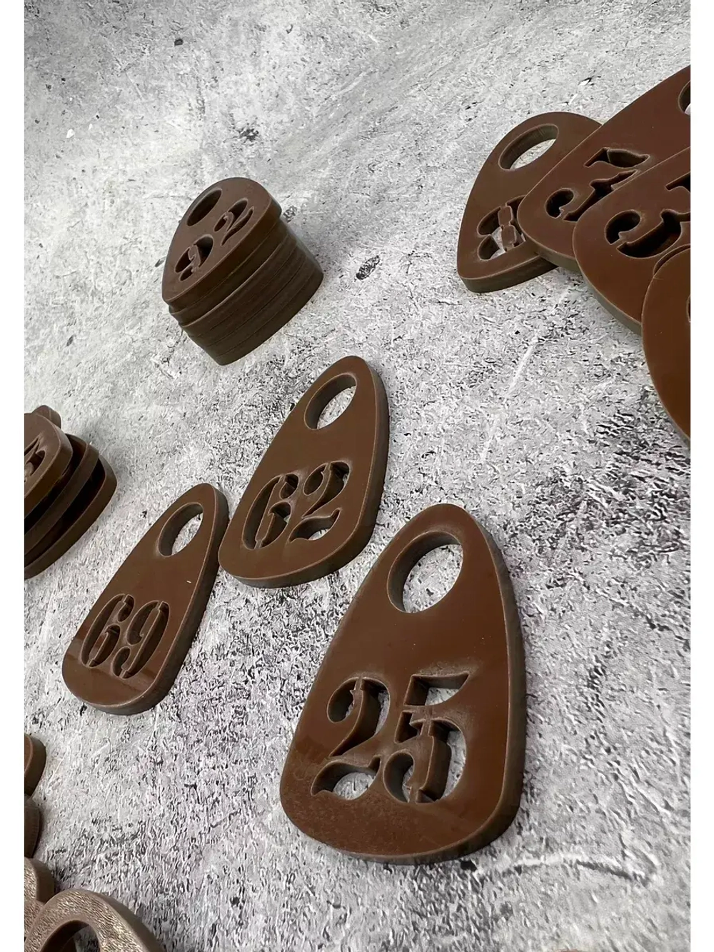 Номерки для гардероба прорезные