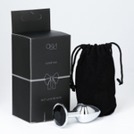 Серебристая анальная втулочка с черным кристаллом - 7 см. (Цвет: серебристый)