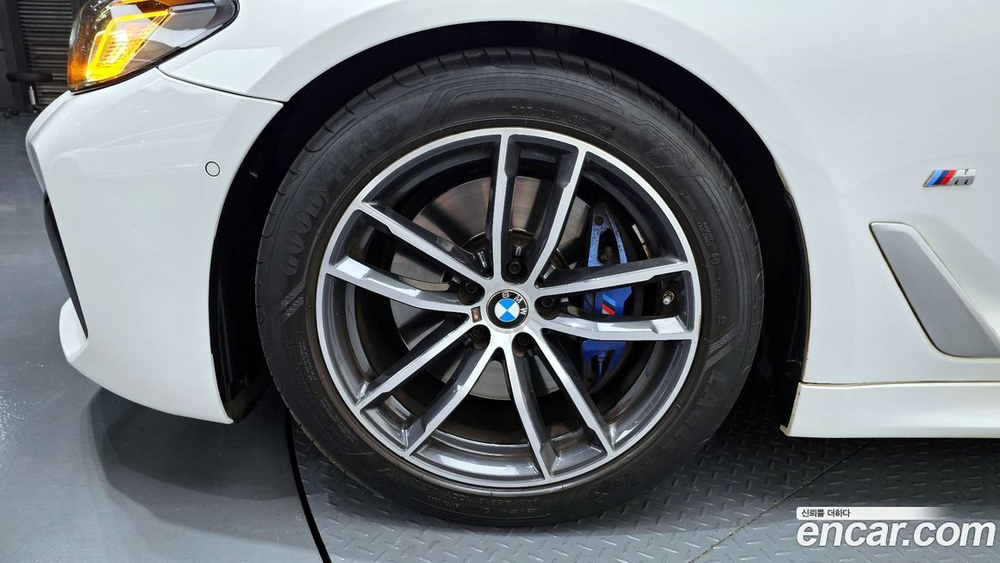 BMW 5 Series (G30) 520i M Sports (04.2022)