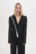 Укороченный приталенный жакет