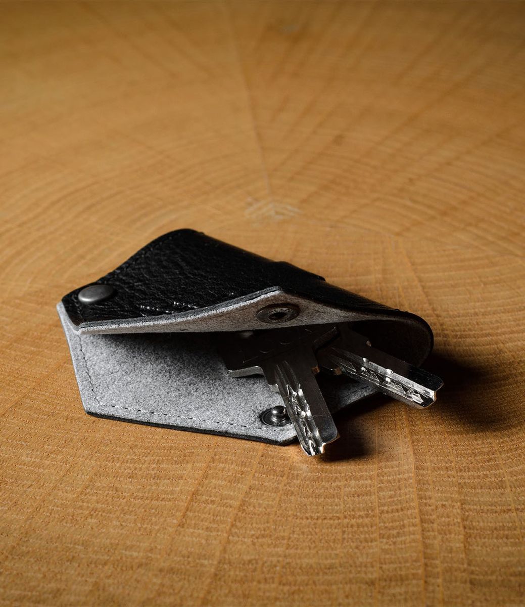 Hard Graft Key Fold Coal — ключница из кожи