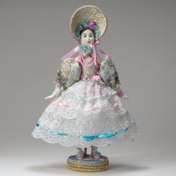 Нежная Барышня - кукла на подставке