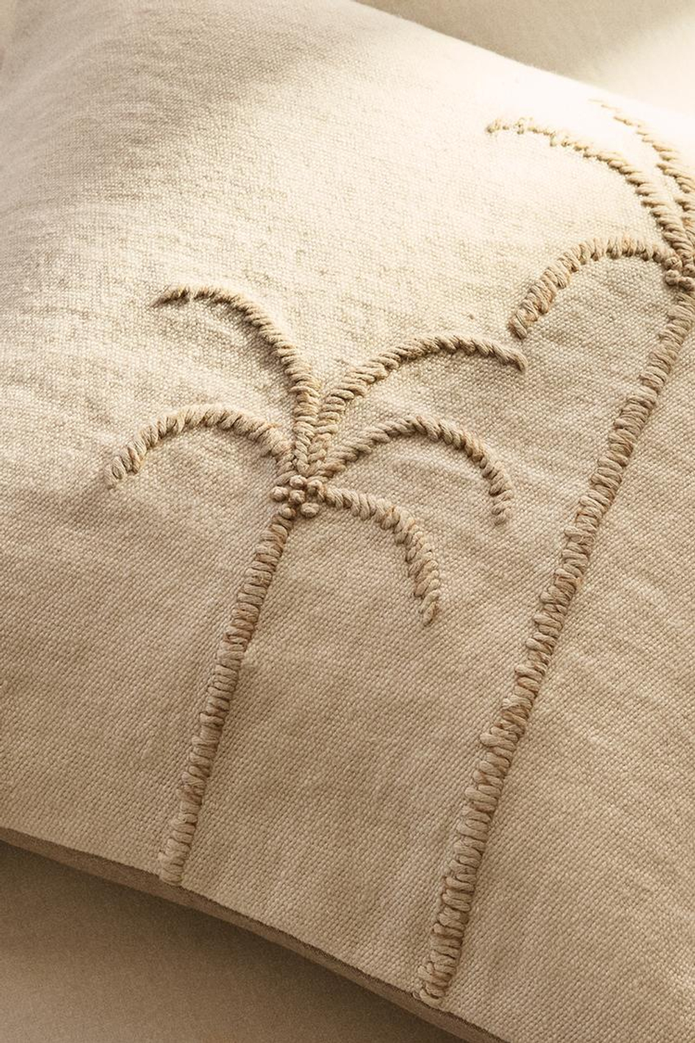 ZARA HOME ЛЬНЯНОЙ ЧЕХОЛ ДЛЯ ДЕКОРАТИВНОЙ ПОДУШКИ С ВЫШИВКОЙ «ПАЛЬМЫ», КРЕМОВЫЙ