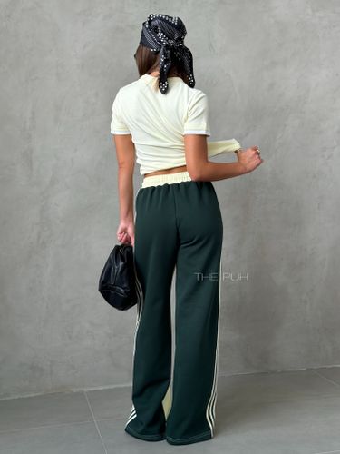 Желто-зеленые широкие брюки с лампасами