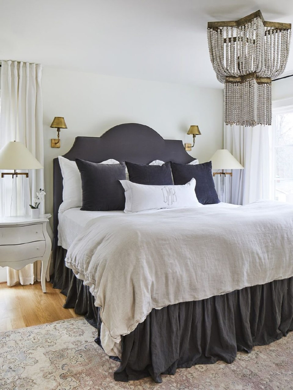 Люстра подвесная из деревянных бусинок