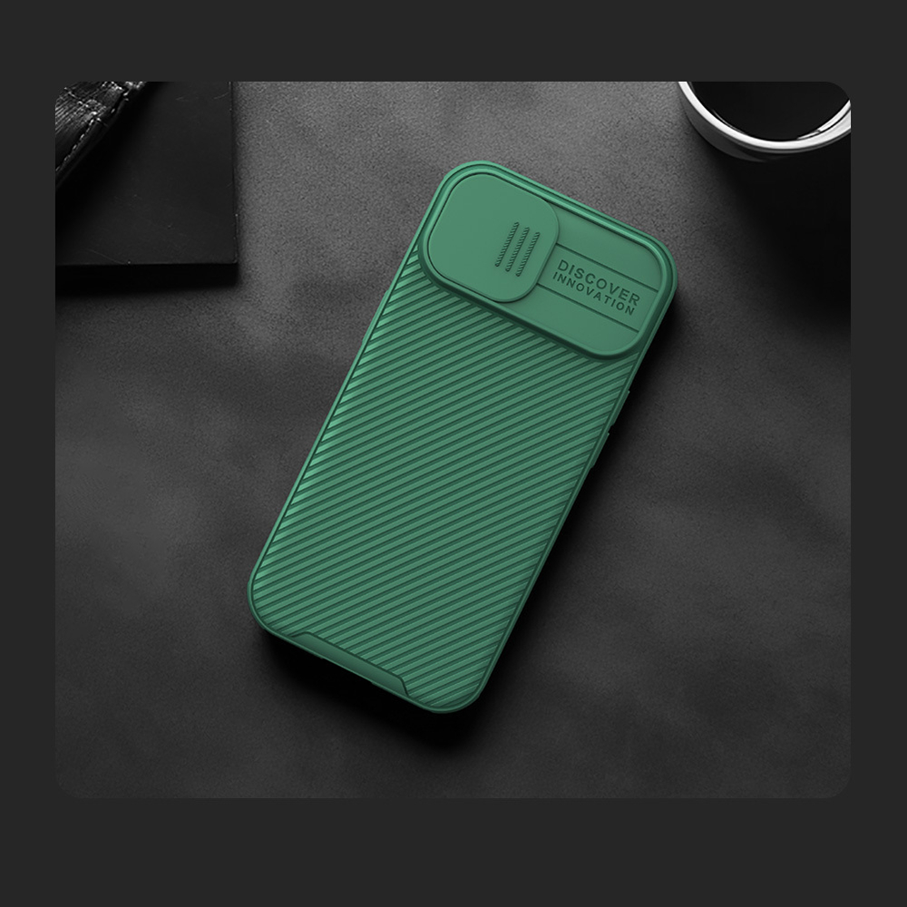 Чехол зеленого цвета (Deep Green) от Nillkin c поддержкой MagSafe для iPhone 15, с защитной шторкой камеры, серия CamShield Pro Magnetic