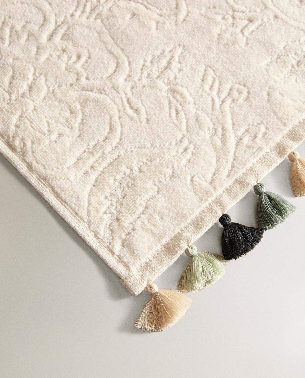 Zara Home - Жаккардовое банное полотенце с кисточками, бежевый, 90х150 см