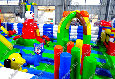 Коммерческий надувной батут "Сказочный замок", размер 11*7*5 м.