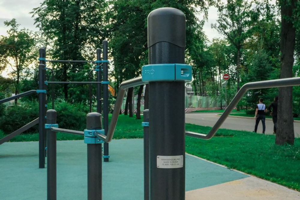 Рукоход в подъем, 2 турника, вертикальные поручни, брусья в подъем, брусья разноуровневые, скамья горизонтальная