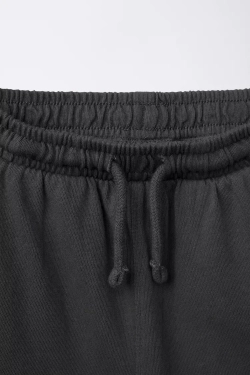 ZARA КОМПЛЕКТ ИЗ ОДНОТОННОЙ ФУТБОЛКИ И ШОРТОВ-БЕРМУДОВ, АНТРАЦИТОВО-СЕРЫЙ