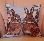 Декоративный гобеленовый чехол для интерьерной подушки Свидание зайчат 38*38