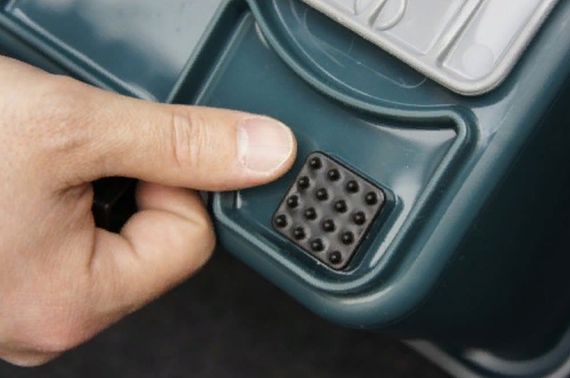 Экспедиционный ящик IRIS RV Box 900? резиновые ножки.