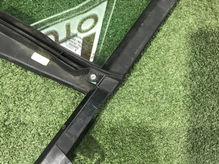 Форточка двери передняя правая Citroen DS3 (2009-2015)