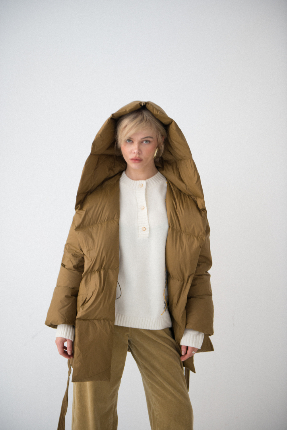 Пуховик с капюшоном YARMIN