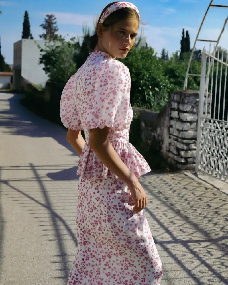Valerie top, топ из молочного крепдешина с мелкими светло-розовыми цветами