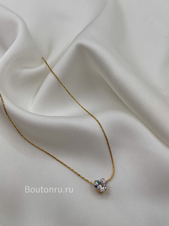 Колье золотистое со стразом сердечко
