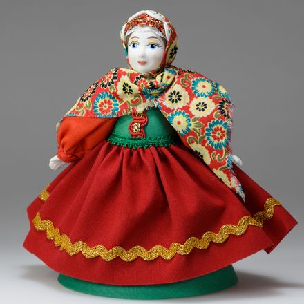 Сувенирная кукла в ситцевом платке