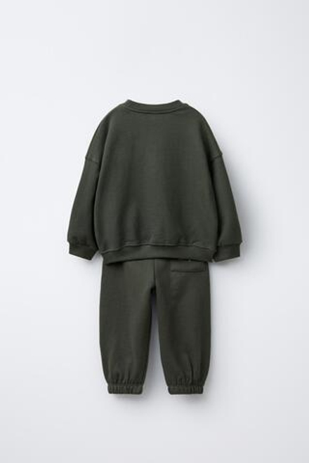 ZARA КОМПЛЕКТ ИЗ ТОЛСТОВКИ И БРЮК-ДЖОГГЕРОВ С ВЫШИТОЙ НАДПИСЬЮ, ЗЕЛЕНЫЙ