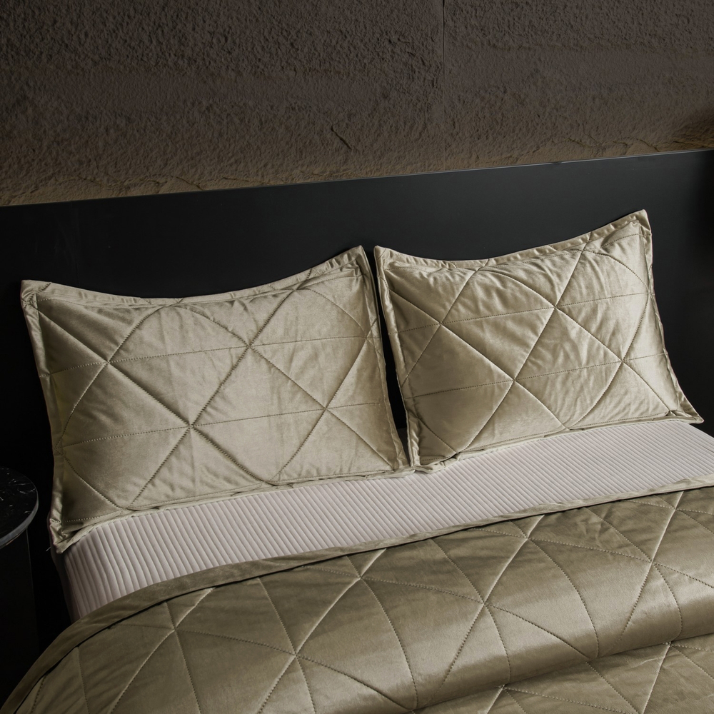 Велюровое покрывало в клетку OVL031