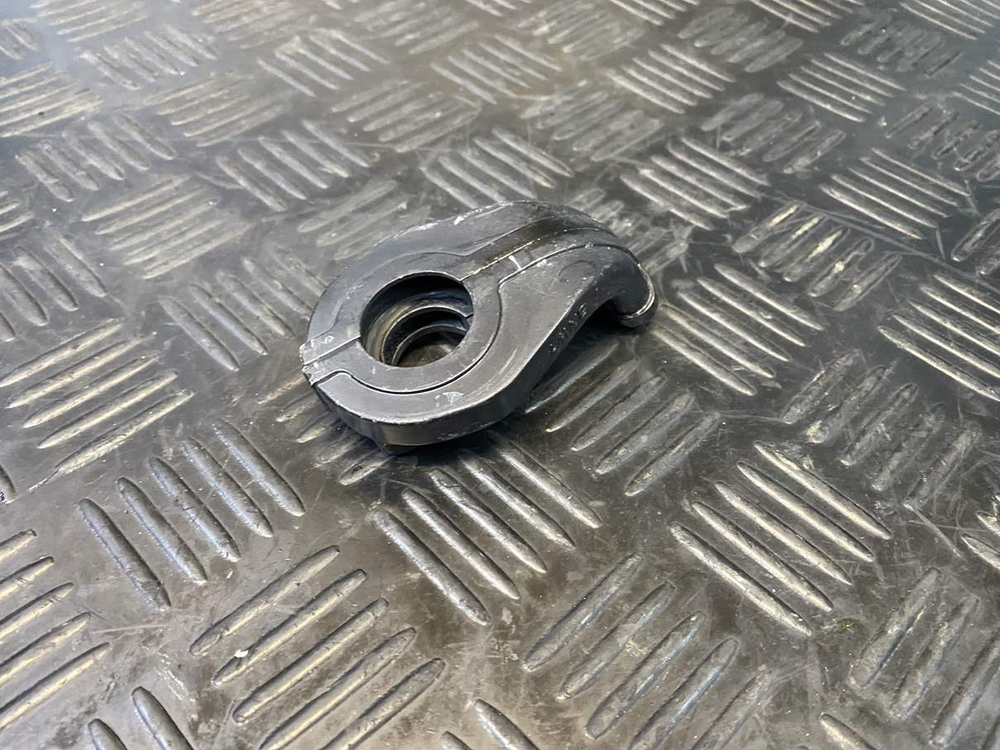 Крепление тросиков газа Yamaha TDM850 RN03J 053980