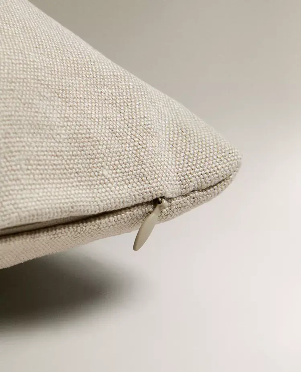 ZARA HOME ЛЬНЯНАЯ НАВОЛОЧКА ДЛЯ ДЕКОРАТИВНОЙ ПОДУШКИ, ЦВЕТ ЛЬДА