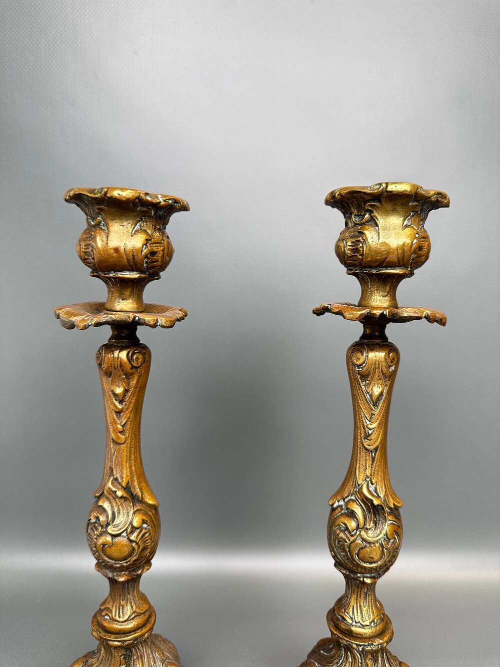 Пара подсвечников