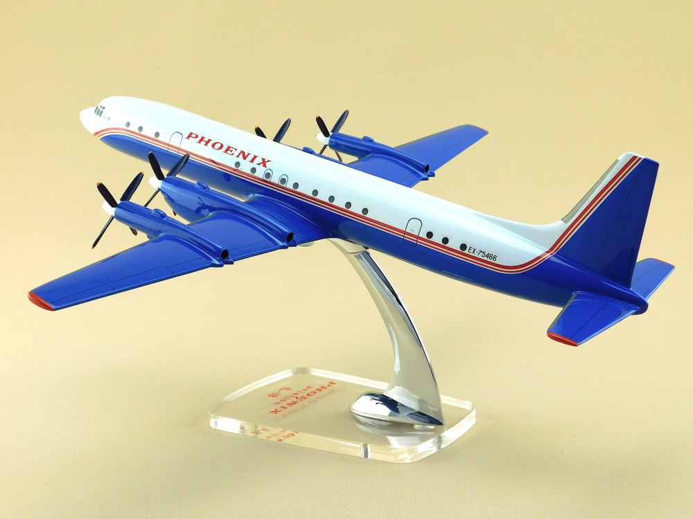 Модель самолета Ил-18 (М1:100, PHOENIX)