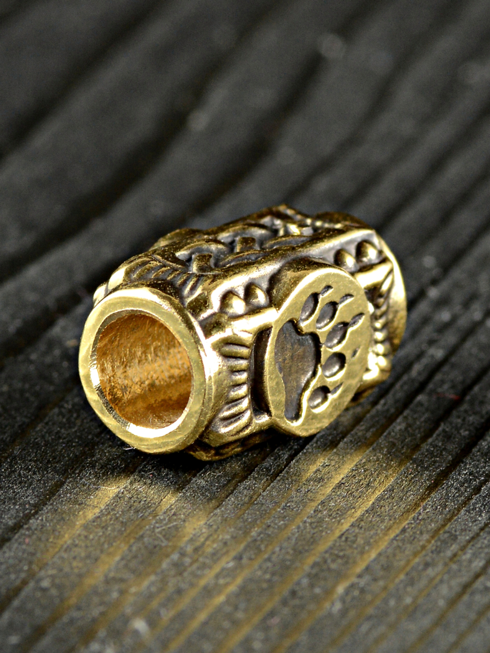 Бусина квадратная Медвежья лапа (печать Велеса) из латуни