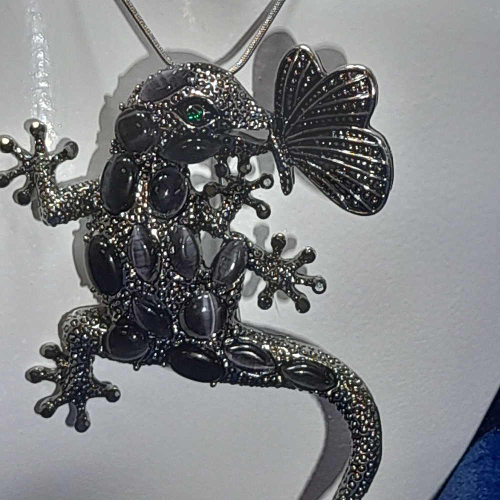 Брошь-кулон "Ящерица с бабочкой"