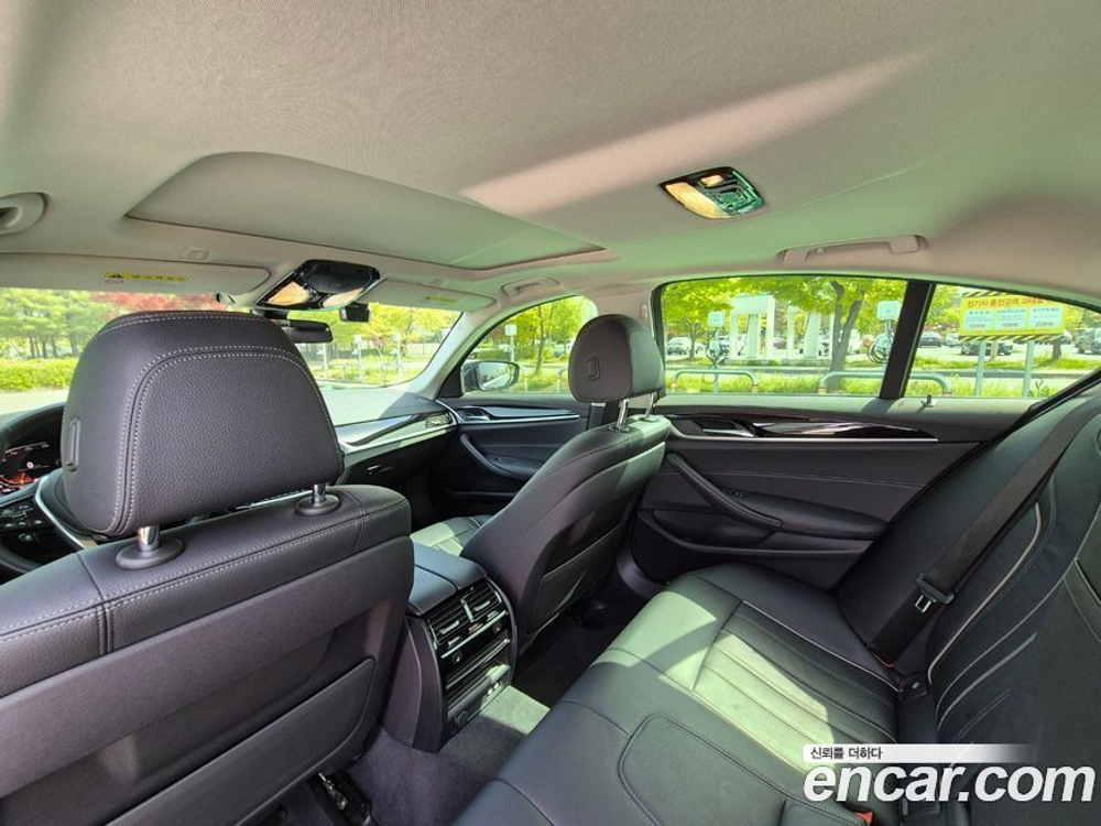 BMW 5 Series (G30) 520i Luxury (02.2020)