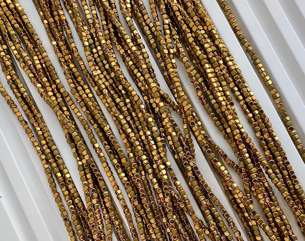 Нить бусин из гематита "Кубик" 2,8мм