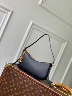 Louis Vuitton Pochette LV Bloom