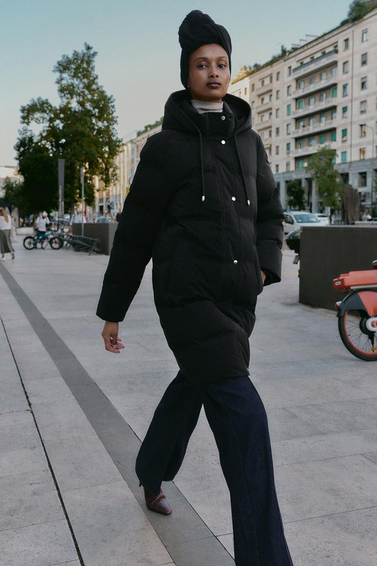 ZARA ПОЛУДЛИННЫЙ ВЕТРОЗАЩИТНЫЙ АНОРАК ИЗ ПРОРЕЗИНЕННОЙ ТКАНИ, ЧЕРНЫЙ