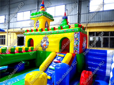 Коммерческий надувной батут "Сказочный замок", размер 11*7*5 м.