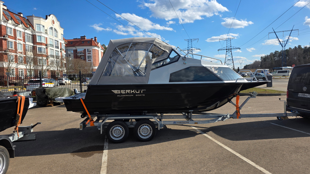 Лодка Беркут L-HT PRO. В наличии. Черный-белый