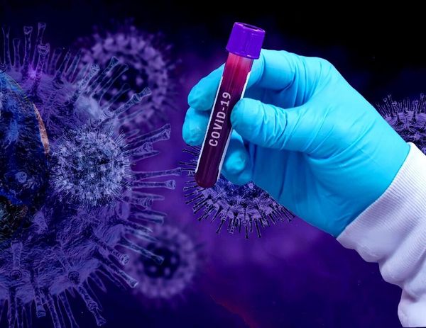 У людей с диабетом и неконтролируемой гипертонией COVID протекает тяжелее.