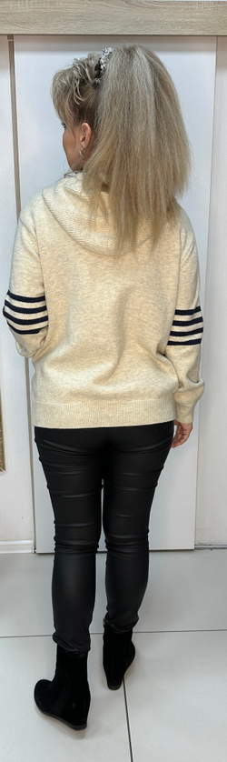 Светлый меланжевый жакет с капюшоном