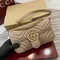 Стеганая мини-сумка Gucci GG Marmont бежевый