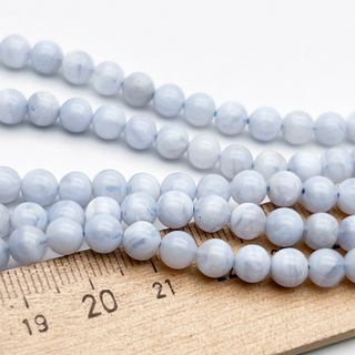Агат голубой бусины ("Сапфирин"), диаметр около 4,8-5 мм, цена за отрезок 19 см (1/2 нити)