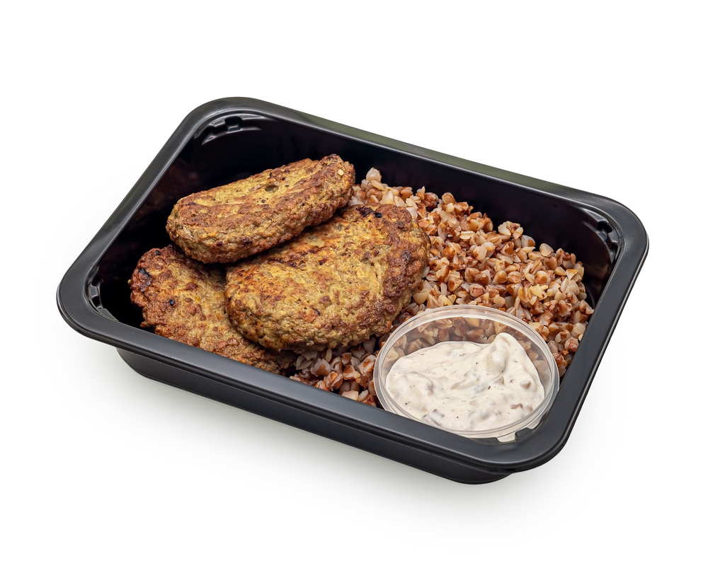 Печёночные оладьи с гречкой и соусом альфредо 260 гр