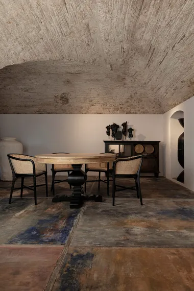 Кресло Nuchis в черном/натуральном цвете