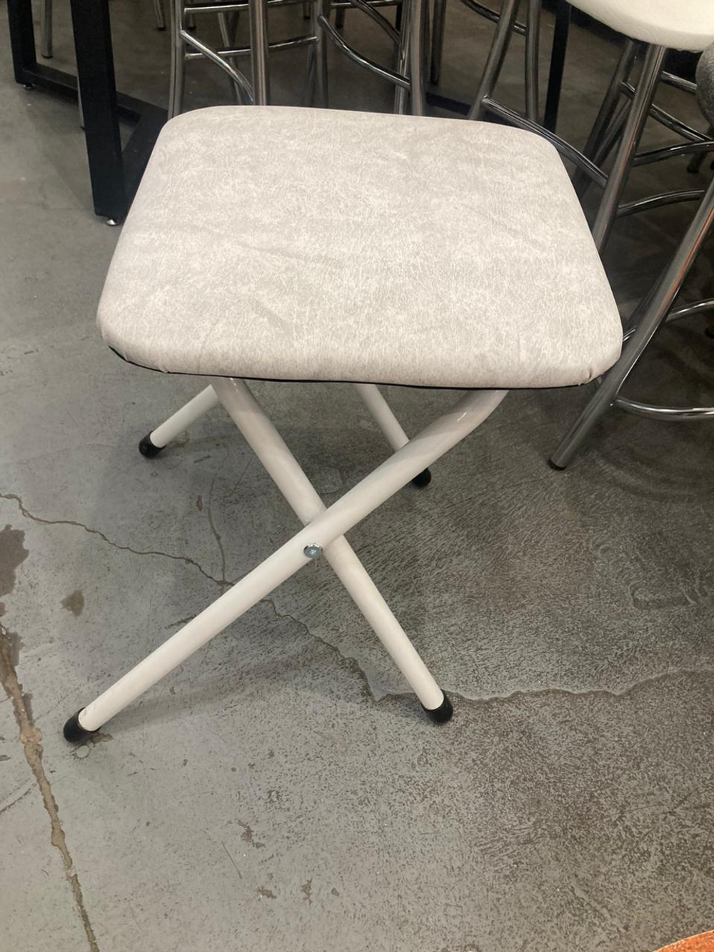 Табурет складной белый к/з бел.сер.