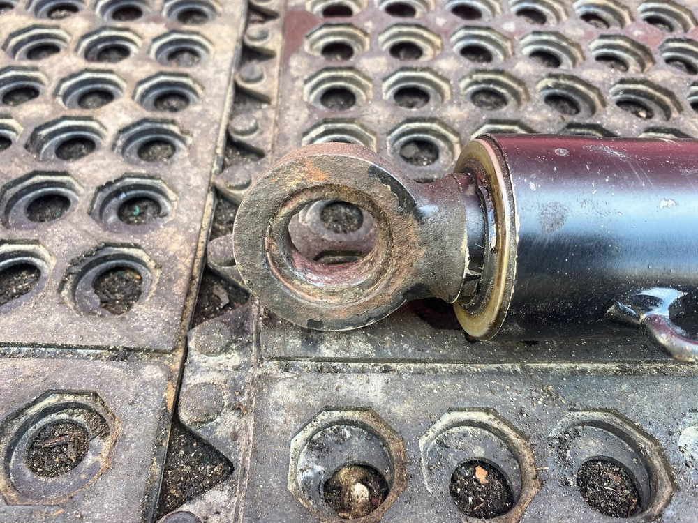 Цилиндр подъема кабины