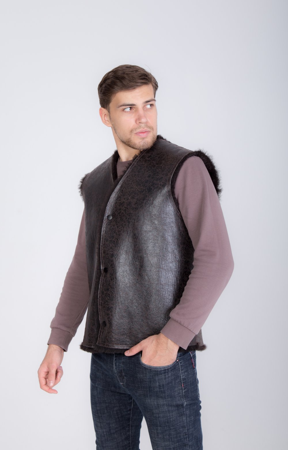 мужской жилет из натуральной овчины