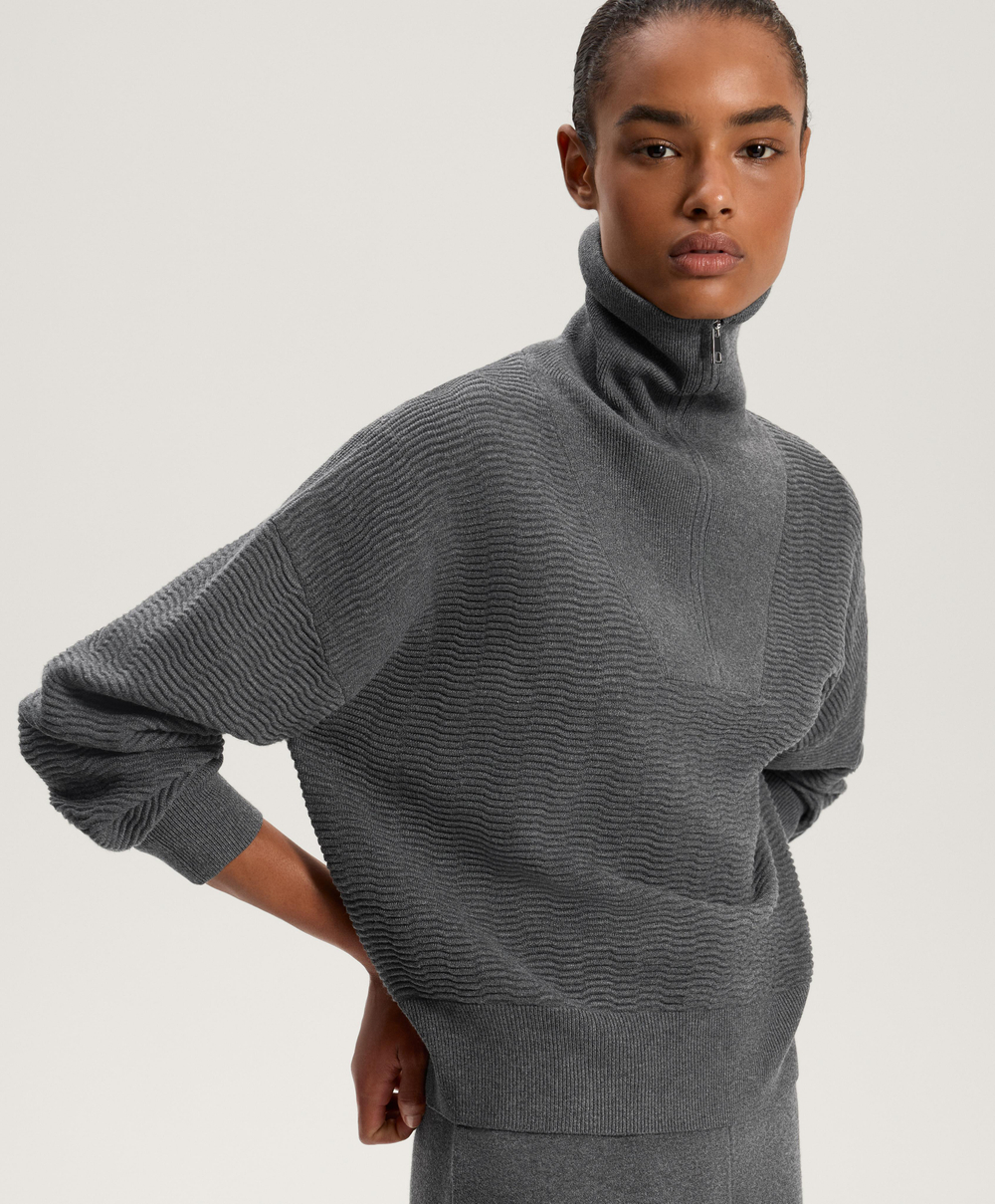 Oysho Вязаный свитер с молнией структурной вязки, темно-серый меланж