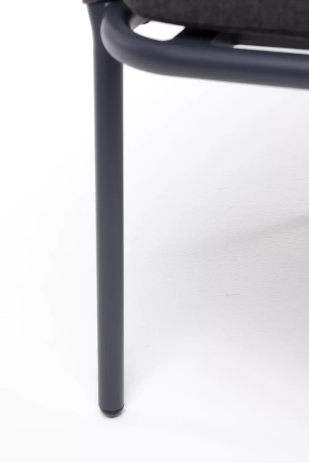 "Бордо" стул плетеный из роупа, каркас алюминий темно-серый (RAL7024) муар, роуп серый 15мм, ткань темно-серая 027