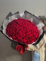 Букет из 101 красной розы сорта "Эксплорер" (Эквадор 60 см)